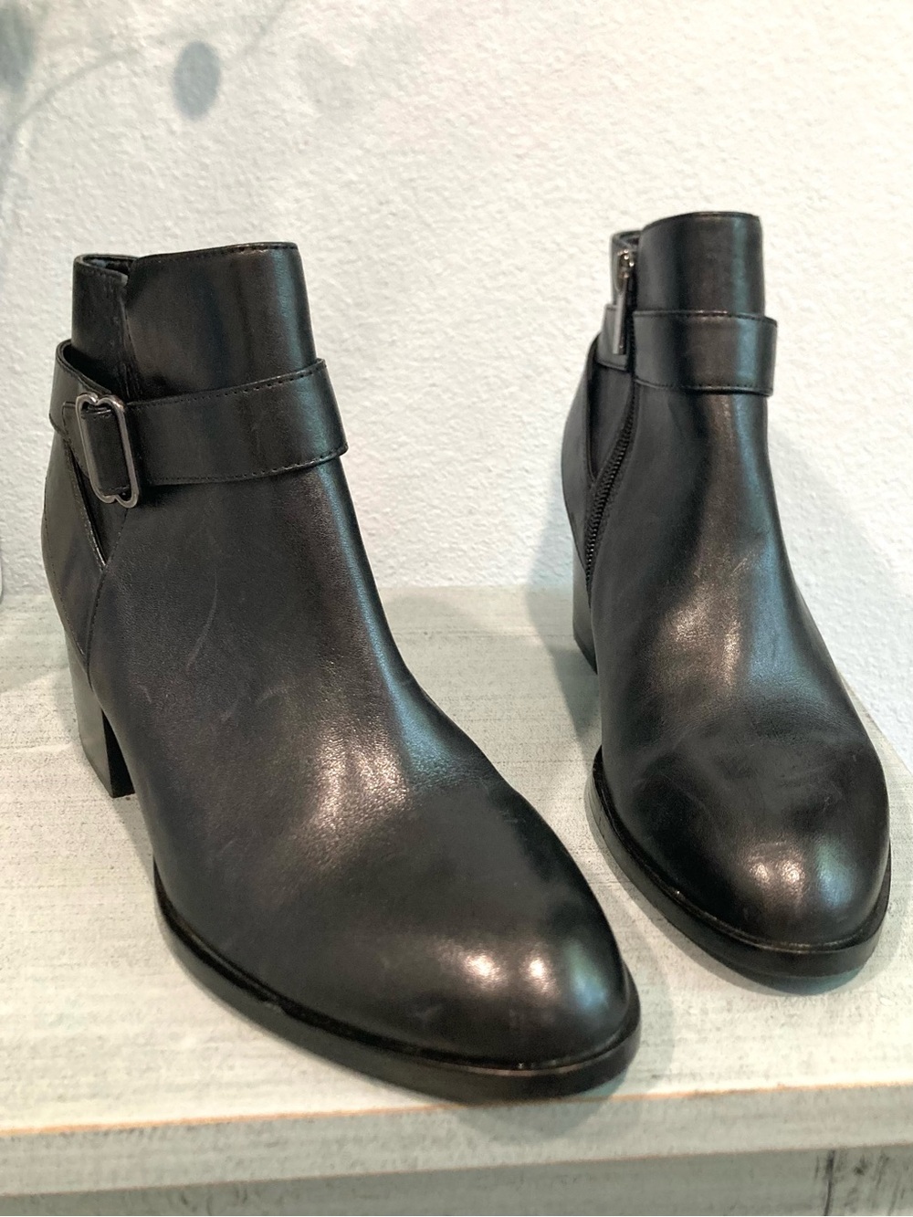 NWOB Aerosoles Heel Rest Maggie Black Leather Ankle Boots 7M